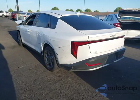 2025 Kia K4 Lxs из США, поврежденный, VIN 3KPFT4DE8SE174603